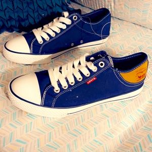 BRAND NEW LEVI'S CANVAS SHOES